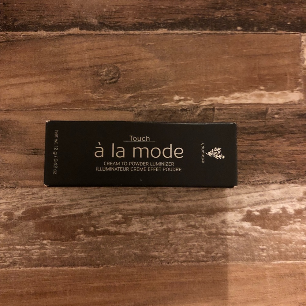 Younique á la mode stick highlighter